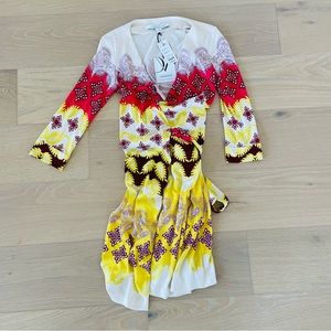NWT DVF wrap 100% silk dress new Julian two Indian borders yellow pattern size 2